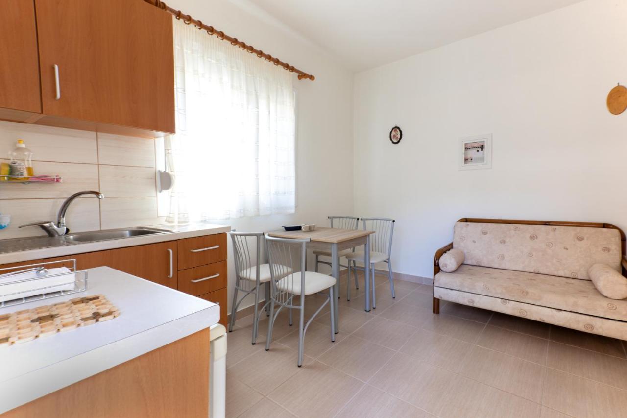 Nikki'S Family Apartments Sívota 外观 照片
